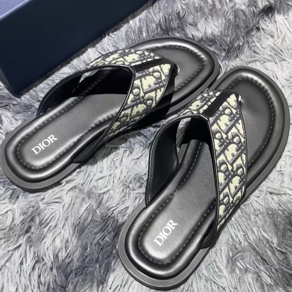 Dior Black and Cream Oblique Canvas Thong Sandals - Picture 2 of 5